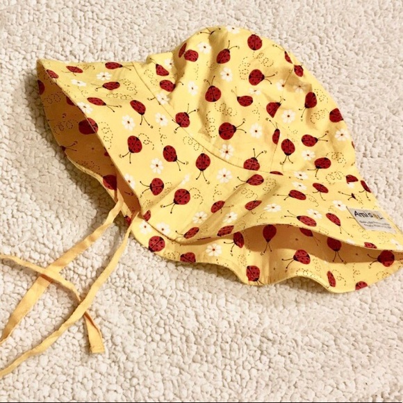 Yellow ladybug hat - Picture 1 of 3